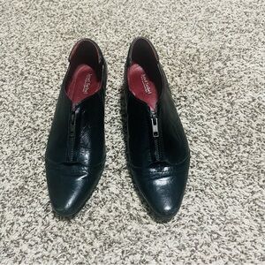 Women’s Josef Seibel Black Leather Loafers with Front Zipper Size 39